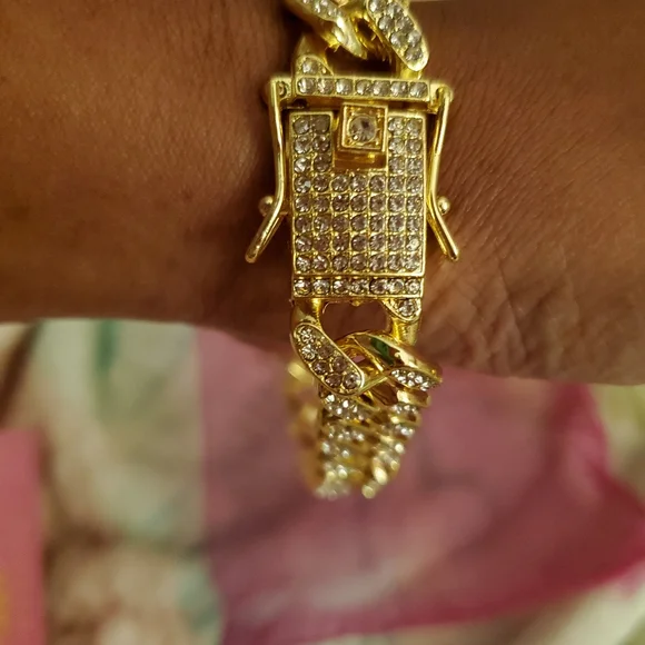 **SOLD** NWOT Rhinestone Cuban Link Bracelet - Picture 5 of 6